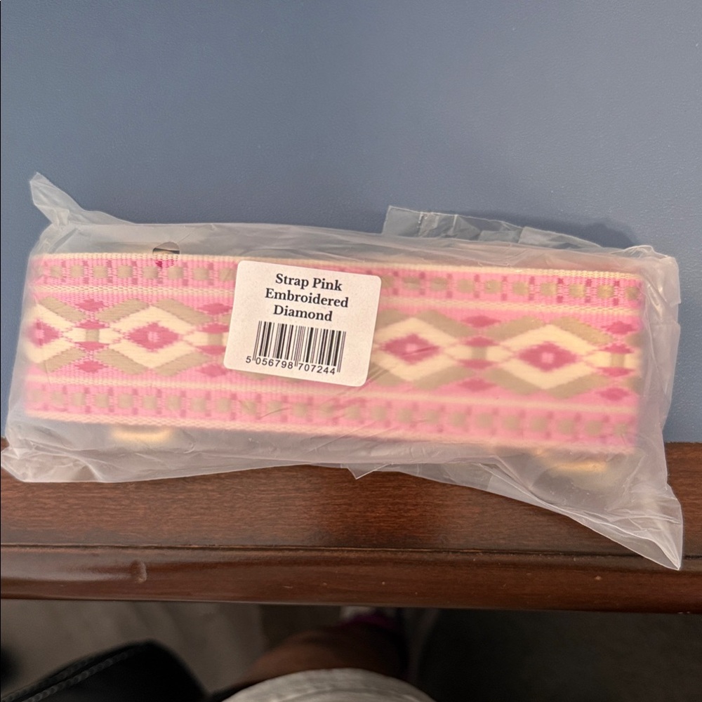 Pink Embroidered Diamond - Picture 2 of 3